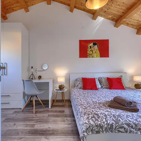 بيت للعطل Kristina By Interhome بولا